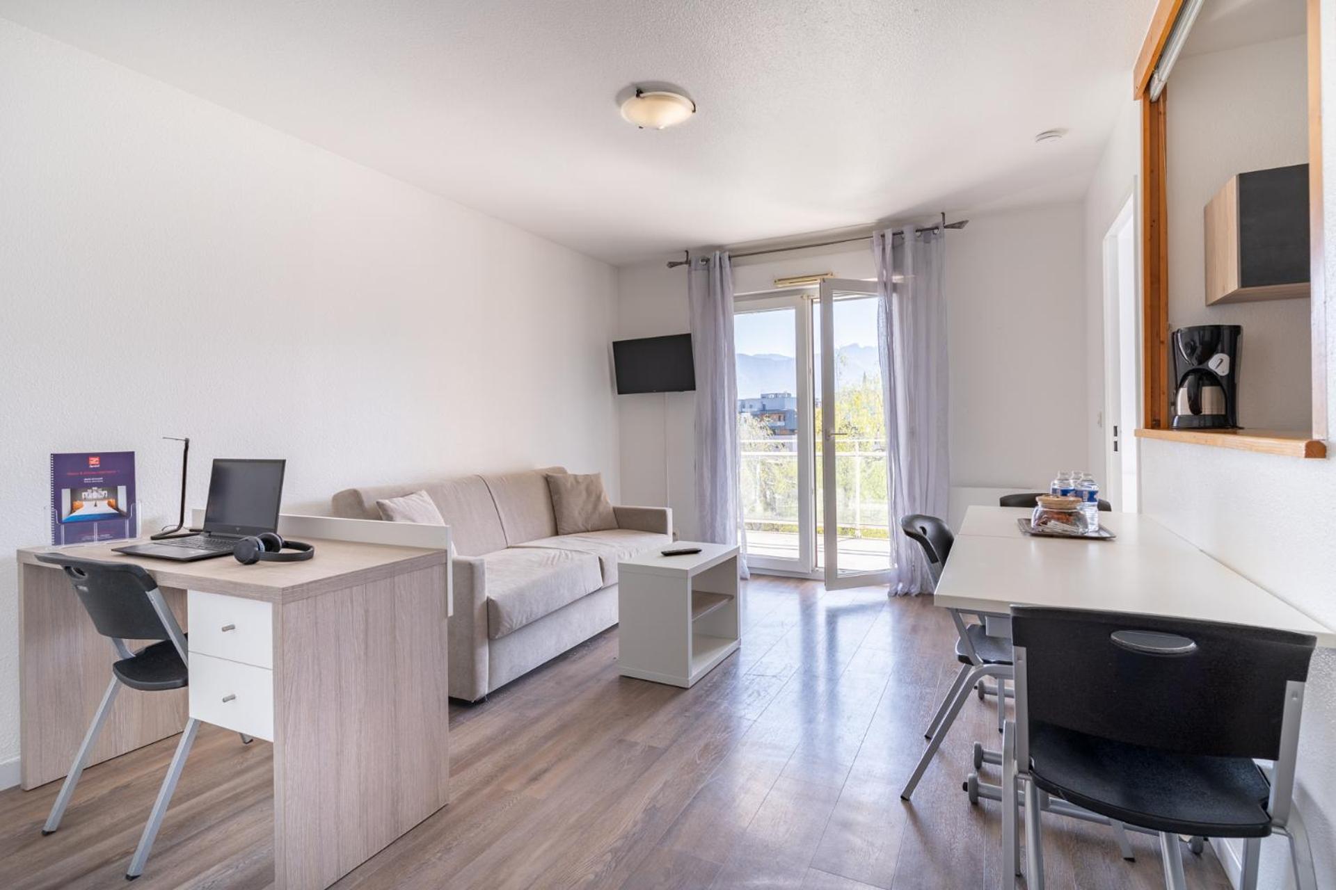 Sejours & Affaires Annecy Le Pont Neuf Aparthotel Cran-Gevrier Exterior photo